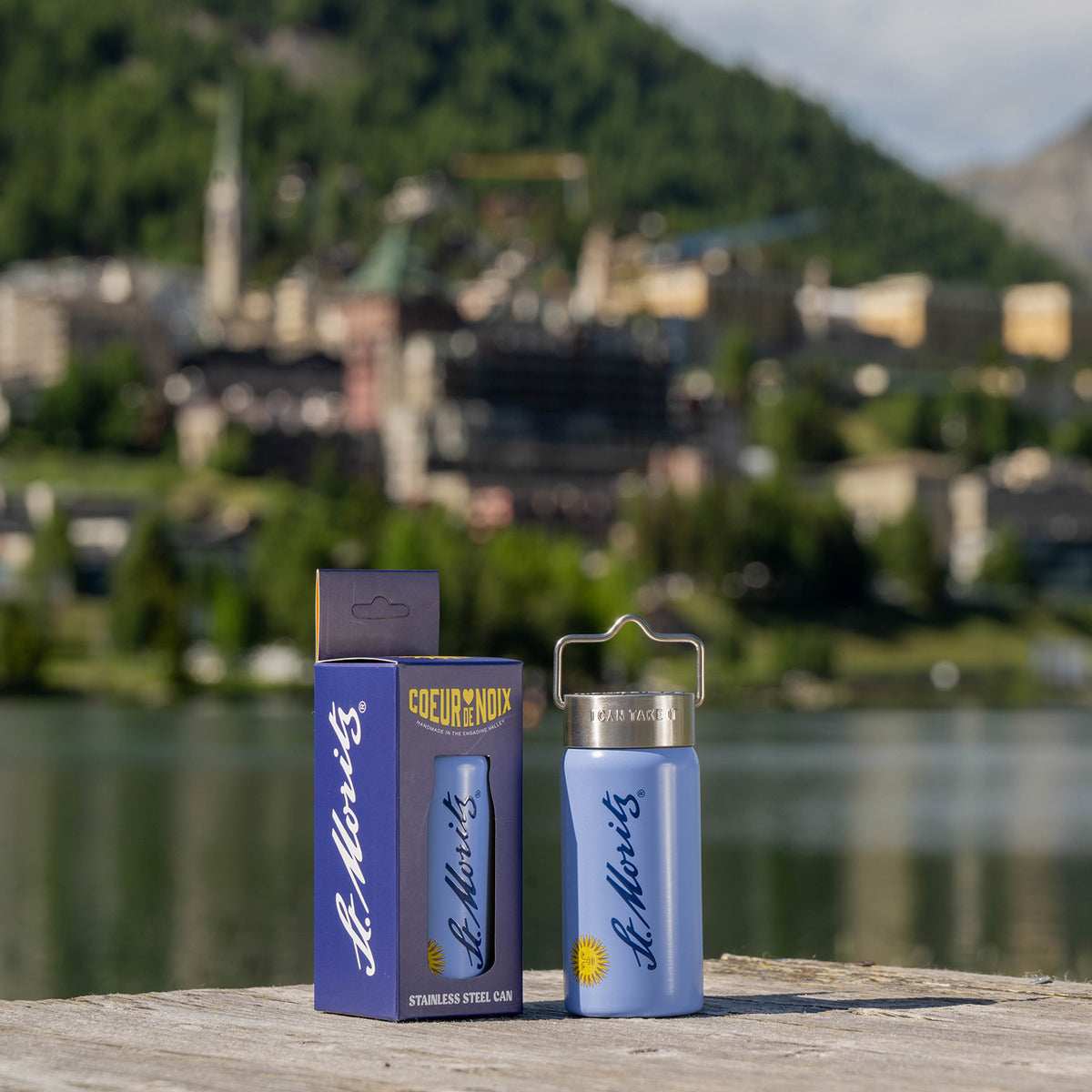 Coeur de Noix Maple & Ajowan St. Moritz Edition Sports Can mit Verpackung am St. Moritzersee